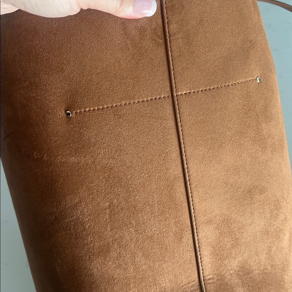 H&M Tan Suede Hobo Bag with Gold Accent - Picture 4 of 4
